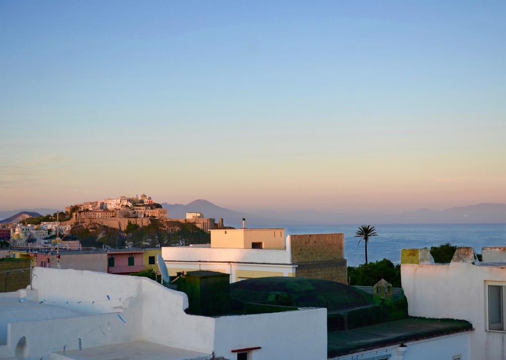 Gioia 13 Rooms & Apartments Procida Exterior photo